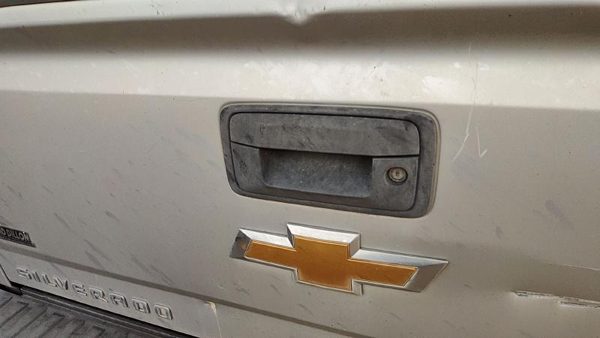 2015 Chevy Silverado 1500 Outside Door Handle RH Gan Silver — photo 1