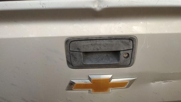 2015 Chevy Silverado 1500 Outside Door Handle RH Gan Silver — photo 3
