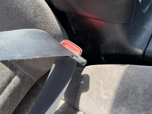 1998 Nissan Maxima Passenger Right Front Seat Belt Buckle Receiver Oem Black — photo 3