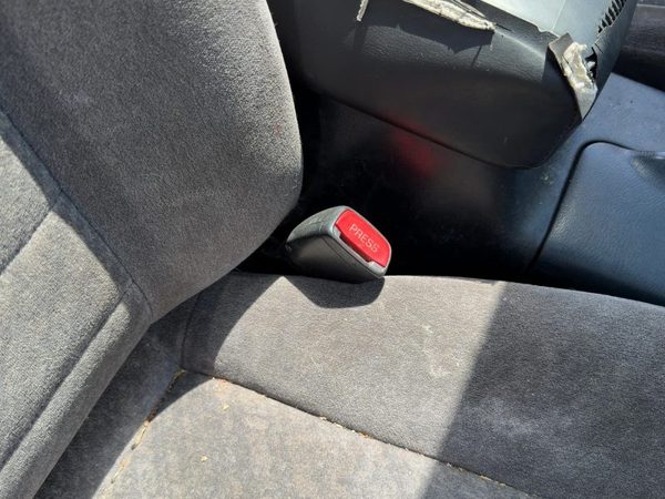 1998 Nissan Maxima Passenger Right Front Seat Belt Buckle Receiver Oem Black — photo 4