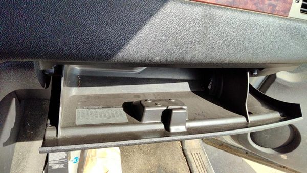 07-14 Chevy Tahoe Glove Box Assembly Complete Door With Latch Oem Black 25895930 — photo 4