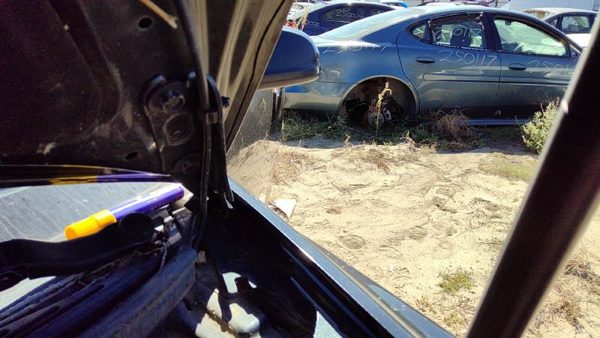 2011 Chevrolet Malibu Hood Hinge RH Chevy 58U Black Granite — photo 3