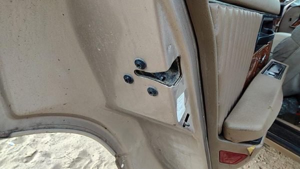 91-96 Buick Park Ave Driver Left Rear Door Latch With Rods/Cables Oem Back — photo 1