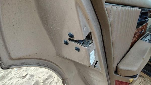 91-96 Buick Park Ave Driver Left Rear Door Latch With Rods/Cables Oem Back — photo 3