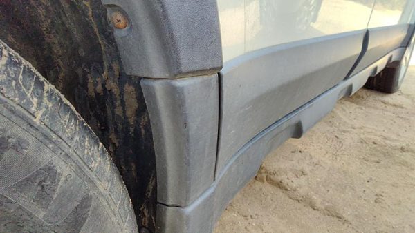2012 Subaru Legacy Quarter Panel Moulding RH 7J Satin White — photo 3