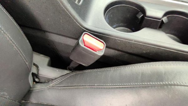 2016-18 Hyundai Tucson Passenger Right Front Seat Belt Buckle Receiver Black Try — photo 2