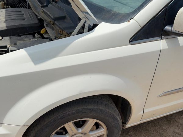 2008-2016 Chrysler Town & Country Driver Left Front Fender Oem White Pw1 — photo 4