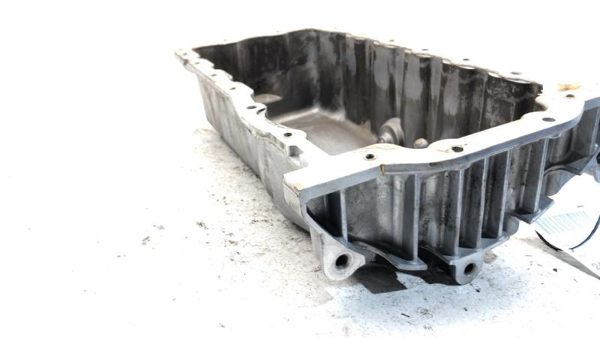 1999-2006 Vw Jetta Engine Oil Pan With Good Drain Plug Oem 2.0L 038103601Na — photo 3