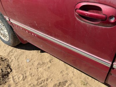 96-00 Town & Country Driver Left Front Moulding From Door Candy Apple Red Ph2