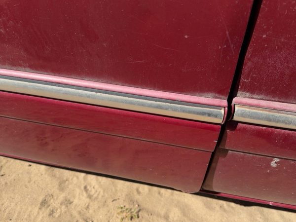 96-00 Town & Country Driver Left Front Moulding From Door Candy Apple Red Ph2 — photo 3