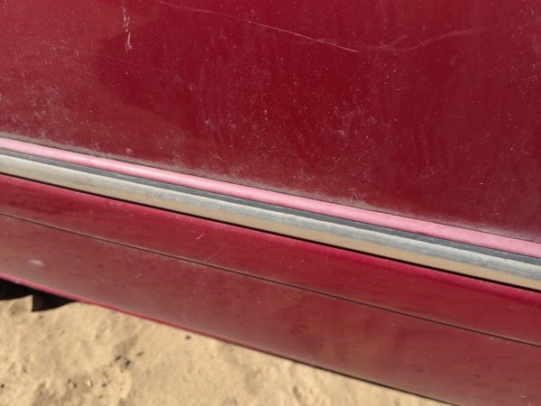 96-00 Town & Country Driver Left Front Moulding From Door Candy Apple Red Ph2 — photo 5