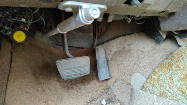 1978-1983 Chevy Malibu Gas And Brake Pedal Assembly Automatic Transmission — photo 1
