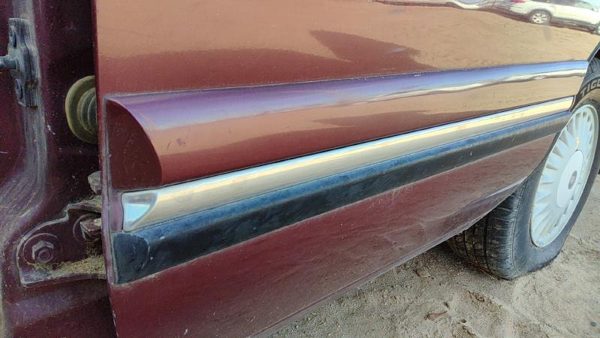98 Buick Lesabre Driver Left Rear Moulding From Door Back Trim 51B Bordeaux Red — photo 4