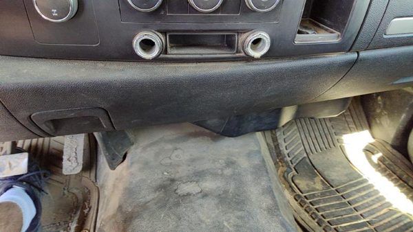 2008 Chevy Silverado 2500 Dash Panel Ebony 19D — photo 2