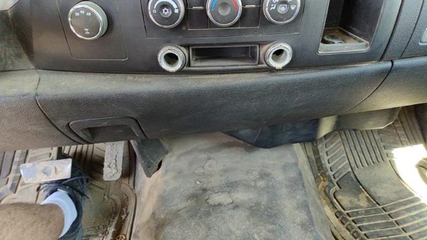 2008 Chevy Silverado 2500 Dash Panel Ebony 19D — photo 4