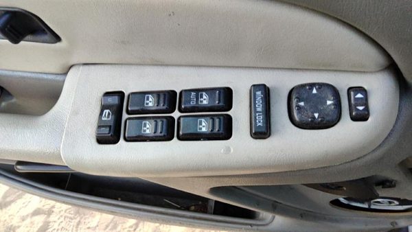 2001 Suburban 1500 Door Switch Front — photo 3