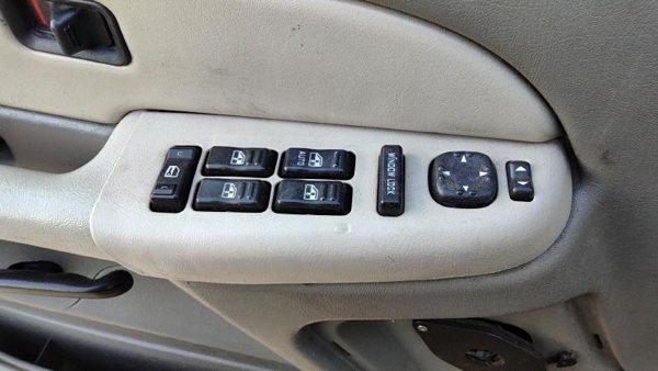 2001 Suburban 1500 Door Switch Front — photo 2