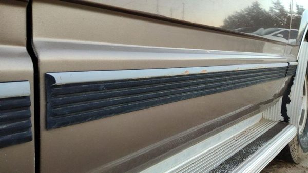 1992-1999 Chevy Suburban Driver Left Rear Moulding From Door Oem Back Trim Strip — photo 4