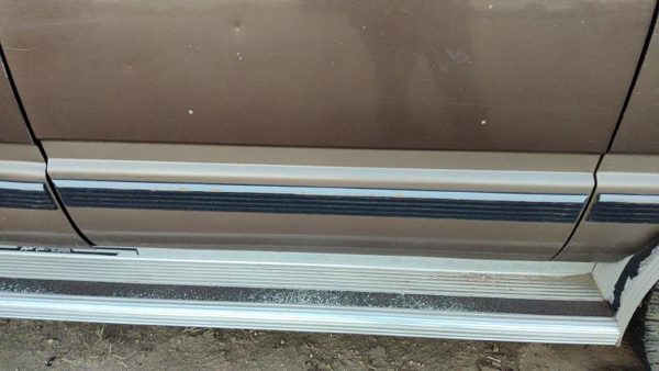 1992-1999 Chevy Suburban Driver Left Rear Moulding From Door Oem Back Trim Strip — photo 1