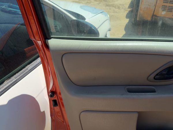 05-06 Escape Driver Left Front Door Trim Panel With Master Switch Pebble Tan Ah — photo 3