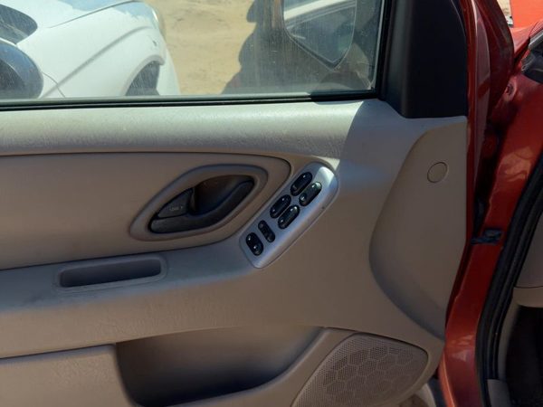 05-06 Escape Driver Left Front Door Trim Panel With Master Switch Pebble Tan Ah — photo 6