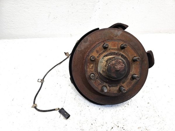 93-96 Gmc Van 3500 Driver Left Front Spindle Steering Knuckle With Wheel Hub Oem — photo 1