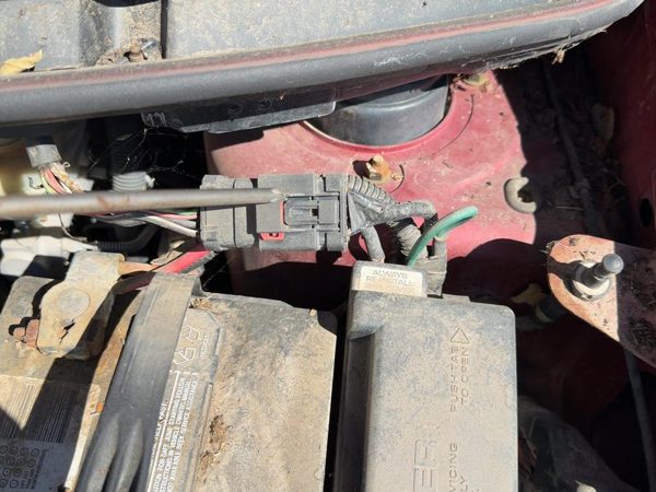1996 Chrysler Town and Country Engine Fuse Box Wiring Pigtail Connector — photo 1