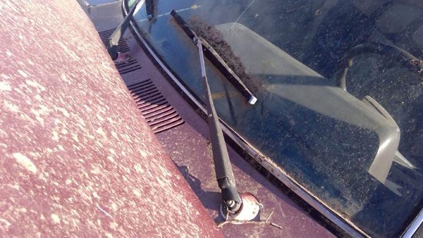 1985-1987 Isuzu Pup Pickup Driver Left Windshield Wiper Arm Oem Blade Lever — photo 1