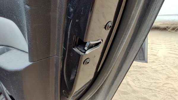 2011 RH Passenger Right Rear Door Latch With Rods/cables OEM Back — photo 3