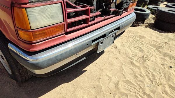 1989-1990 Ford Bronco 2 Trim Strip Between Bumper And Grille Oem Red F0Tz8200C — photo 1