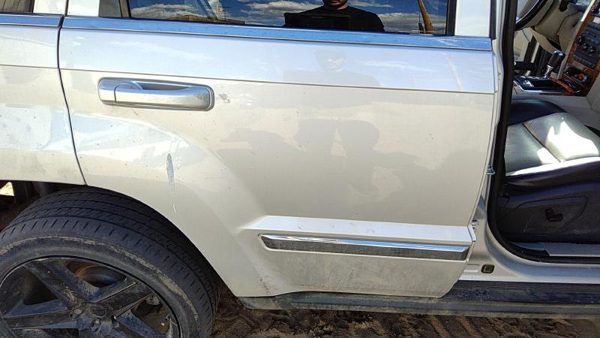 2008 Jeep Grand Cherokee Rear Door RH Silver PS2 — photo 1