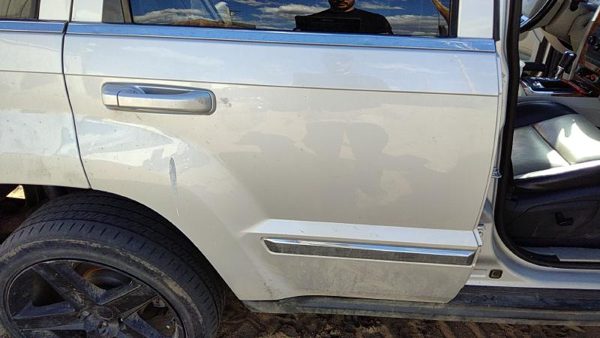 2008 Jeep Grand Cherokee Rear Door RH Silver PS2 — photo 2