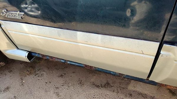 1996-1997 Suzuki Sidekick Driver Left Front Moulding From Door Oem Trim Strip — photo 2