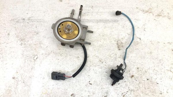 13-18 Dodge Ram 4500 6.7L Cummins Diesel Fuel Filter Water Separator Housing Oem — photo 2