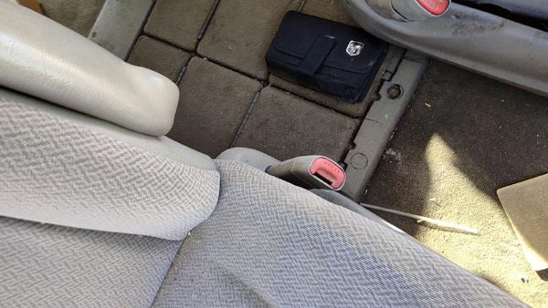2005-2007 Dodge Caravan Passenger Right Front Seat Belt Buckle Receiver Khaki J1 — photo 3