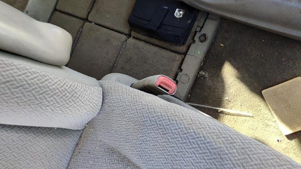 2005-2007 Dodge Caravan Passenger Right Front Seat Belt Buckle Receiver Khaki J1 — photo 1