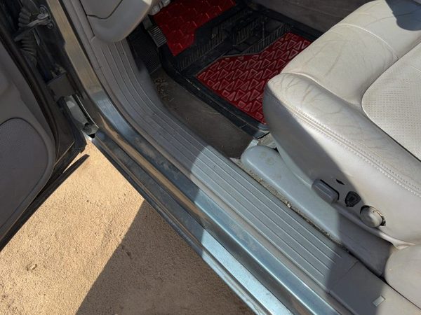 2003 Cadillac Seville Driver Left Lower Kick Trim Panel Oem Dark Gray 145 — photo 3