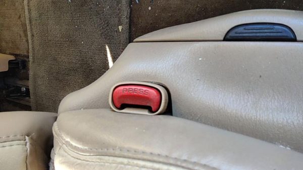 1998 Town & Country Passenger Right Front Seat Belt Buckle Receiver Oem K5 Camel — photo 1