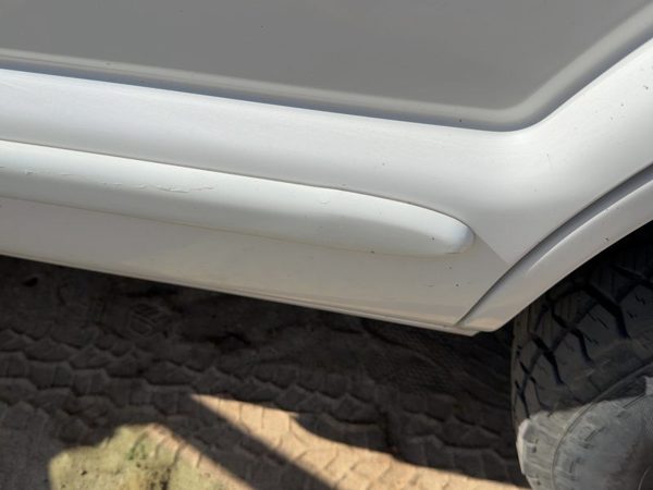 01-05 S10 Blazer Driver Left Rear Moulding From Door Back Trim Strip White 50U — photo 2