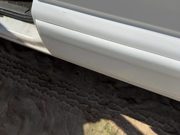 01-05 S10 Blazer Driver Left Rear Moulding From Door Back Trim Strip White 50U — photo 5
