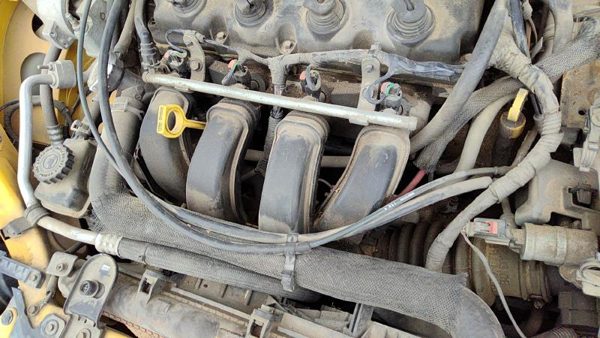 2000-2005 Dodge Neon Intake Manifold Oem 2.0L 04777379 — photo 5