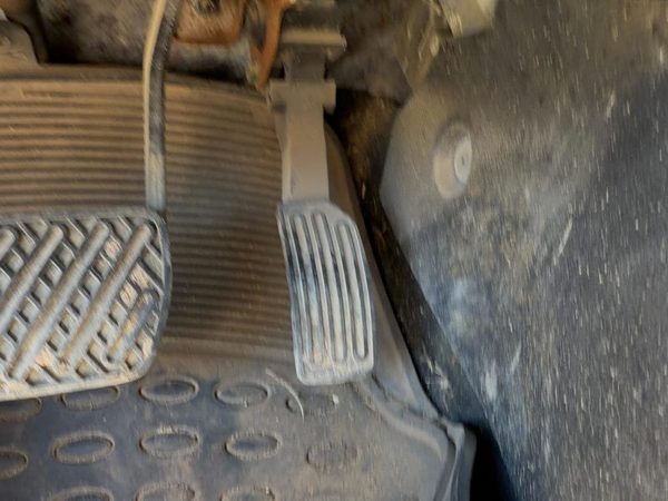 2014 Nissan Sentra Gas Pedal — photo 1