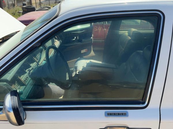 1994-1997 Lincoln Town Car Driver Left Front Side Window Door Glass Oem — photo 1