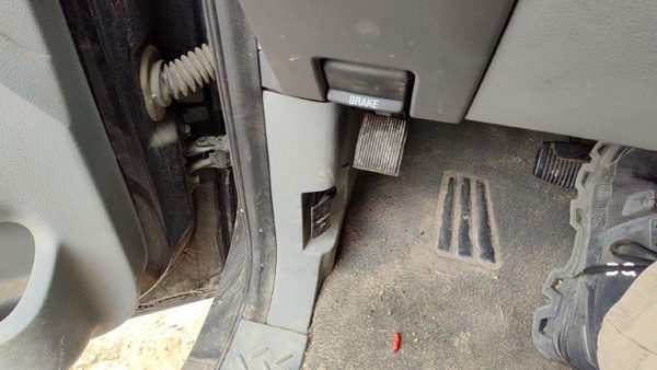 2004-2008 Ford F150 Driver Left Lower Kick Trim Panel Oem Gray Me — photo 1