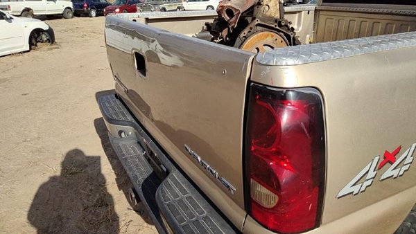 2004 Chevy Silverado 1500 Trunk/decklid/hatch/tailgate 15U Sandstone 15231877 — photo 2
