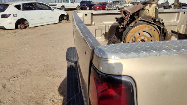 2004 Chevy Silverado 1500 Trunk/decklid/hatch/tailgate 15U Sandstone 15231877 — photo 3