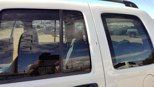 2002-2007 Jeep Liberty Driver Left Rear Vent Window Back Door Glass With Frame — photo 1