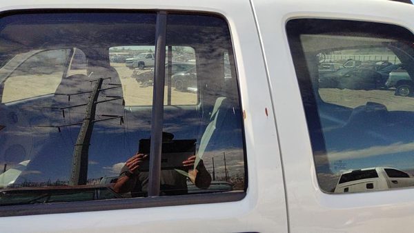 2002-2007 Jeep Liberty Driver Left Rear Vent Window Back Door Glass With Frame — photo 2