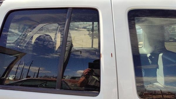 2002-2007 Jeep Liberty Driver Left Rear Vent Window Back Door Glass With Frame — photo 5