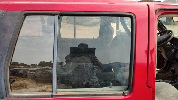 1990-1995 Nissan Pathfinder Passenger Right Rear Side Window Door Glass Oem Back — photo 1
